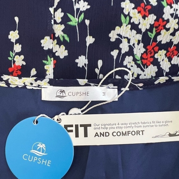 NWT - Cupshe Cicely Ditsy Floral V-Neck Mini Dress - Size M - Picture 10 of 14